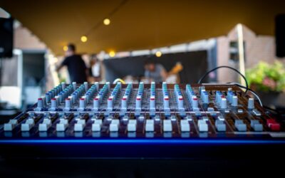 Band of DJ op je feest: wat past bij jouw event?